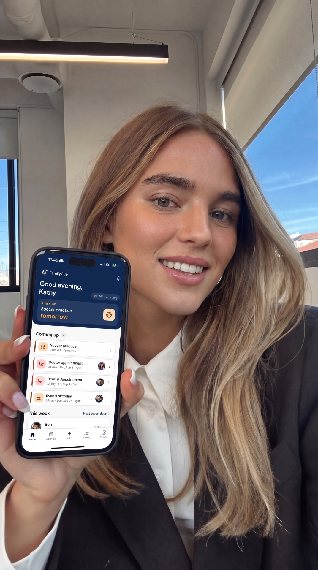 FamilyCue — The day at a glance, right on the home screen